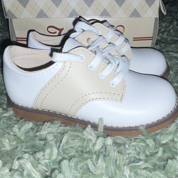NWT Footmates Ecru Saddle Oxford Shoes - Picture 6 of 9